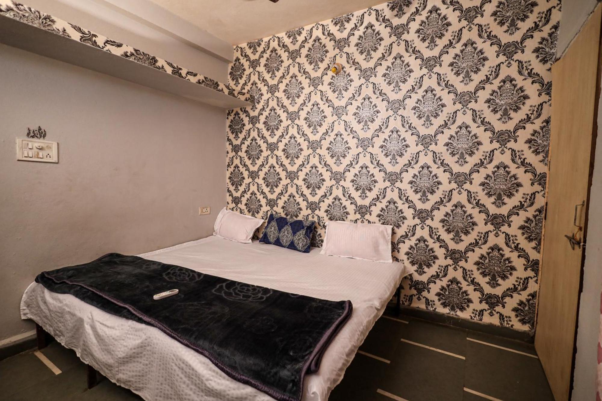 Rai Guest House Ujjain Ngoại thất bức ảnh
